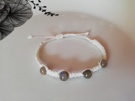 Bracelet en micro-macramé blanc et perles de labradorite